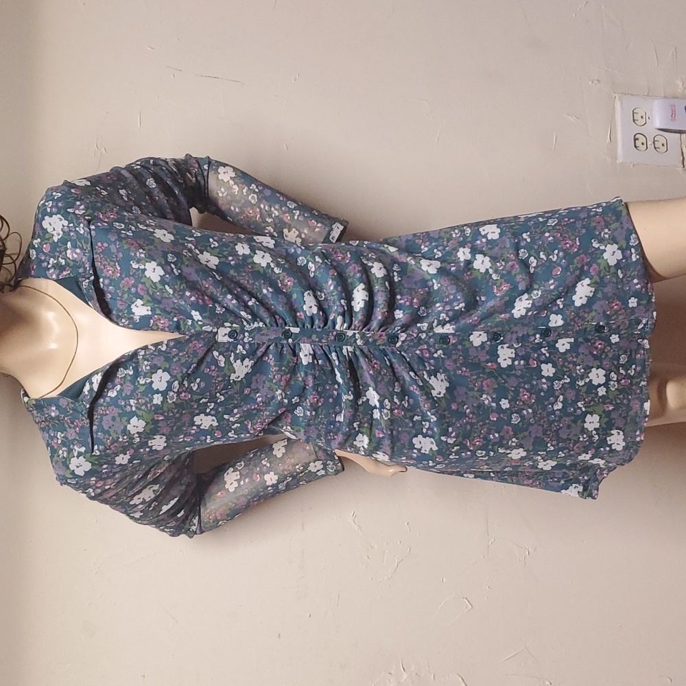 Live To Be Spoiled floral button up front size XL